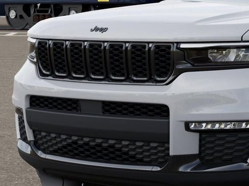 New 2025 Jeep Grand Cherokee L Limited w/ Black Appearance Package AWD/4WD image 11