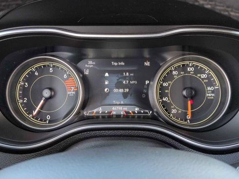 Used 2023 Jeep Cherokee Altitude Lux image 34