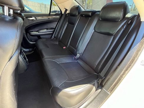 Used 2019 Chrysler 300 Limited image 18