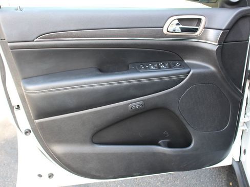 Used 2017 Jeep Grand Cherokee Limited image 10