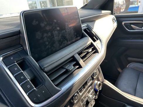 Used 2023 GMC Yukon XL SLT w/ SLT Premium Package image 10