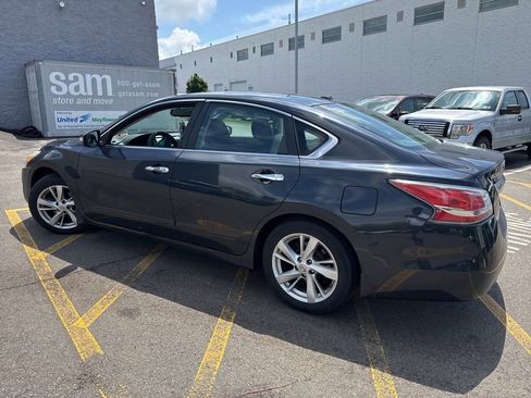 Used 2015 Nissan Altima 2.5 SV w/ Convenience Package FWD image 4