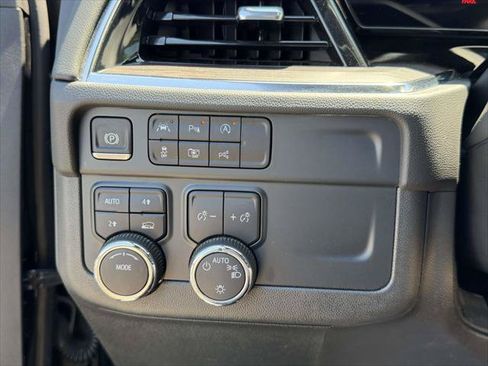 Used 2025 Chevrolet Suburban LT AWD/4WD image 23