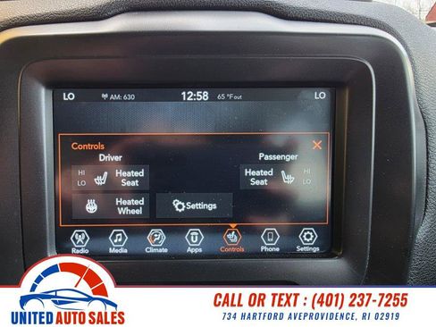 Used 2018 Jeep Renegade Latitude w/ Cold Weather Group AWD/4WD image 20