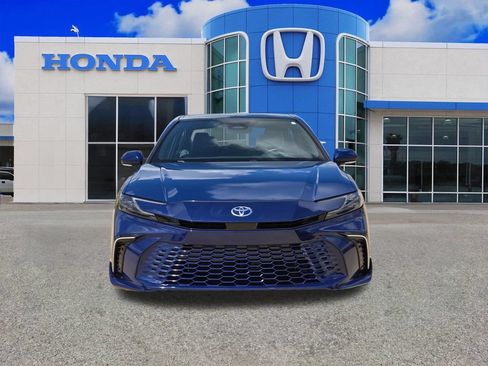 Used 2025 Toyota Camry XSE FWD image 8