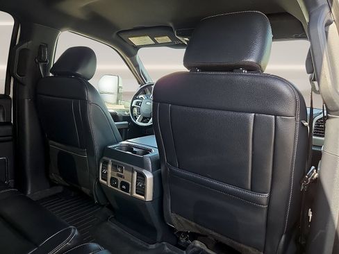 Used 2022 Ford F250 Lariat w/ Lariat Ultimate Package AWD/4WD image 10