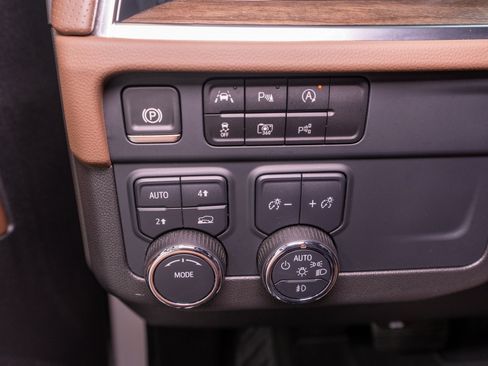 Used 2025 Chevrolet Tahoe High Country w/ LPO, Illumination Package AWD/4WD image 31