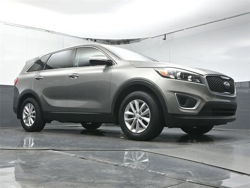Used 2018 Kia Sorento L image 38