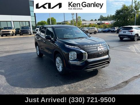 Used 2024 Mitsubishi Outlander ES AWD/4WD image 3