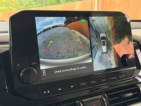 Used 2023 Nissan Pathfinder SL w/ Lighting Package (N92) image 9