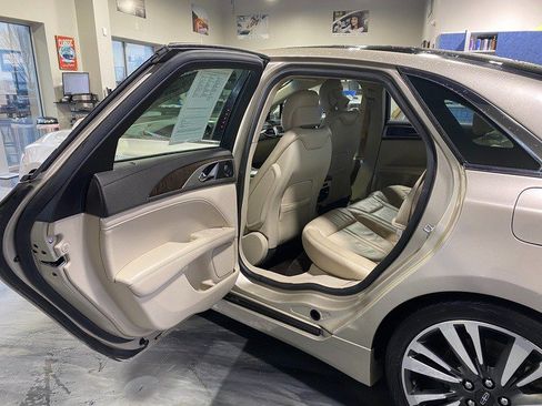 Used 2017 Lincoln MKZ Reserve w/ Climate Package FWD image 12