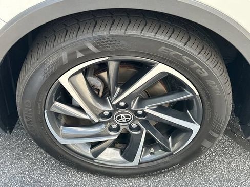 Used 2021 Toyota C-HR Limited FWD image 10