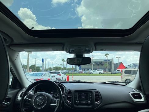 Used 2018 Jeep Compass Latitude w/ Popular Equipment Group AWD/4WD image 30