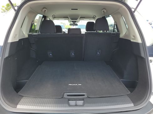 Certified 2023 Nissan Rogue SV FWD image 12