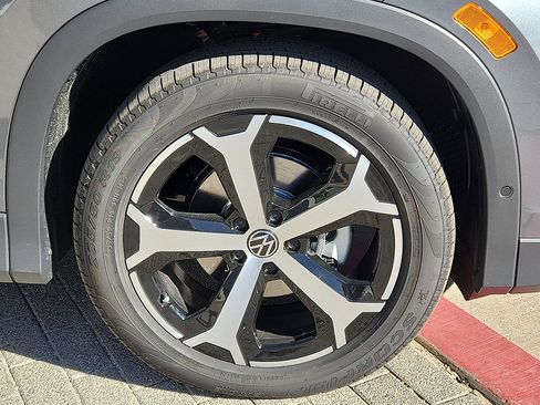 New 2026 Volkswagen Tiguan SE image 7