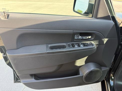 Used 2011 Jeep Liberty Sport w/ Popular Equipment Group AWD/4WD image 13