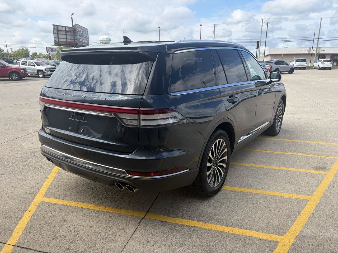 Used 2023 Lincoln Aviator Reserve w/ Class IV Trailer Tow Package AWD/4WD image 6