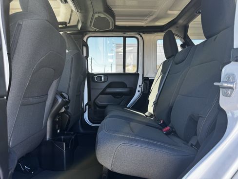 Used 2024 Jeep Wrangler Sahara image 28