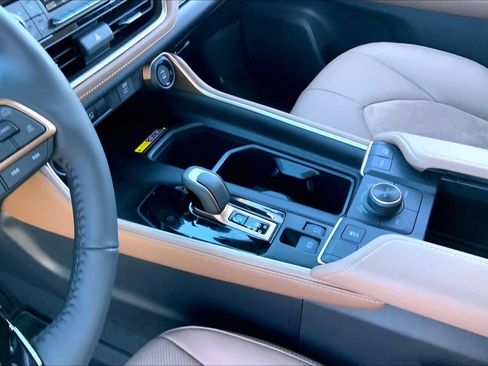 Used 2026 Toyota Grand Highlander AWD Hybrid image 16