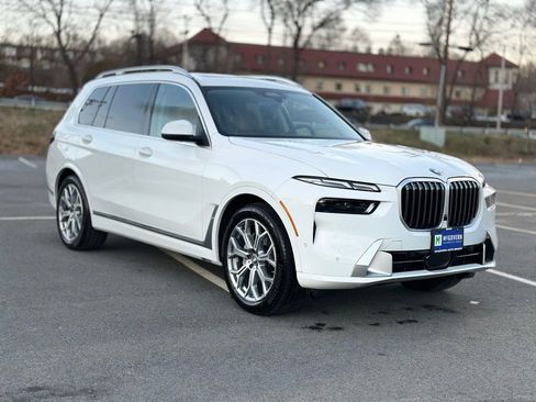 Certified 2025 BMW X7 xDrive40i w/ Premium Package image 9