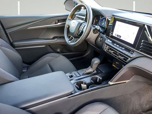 Used 2025 Toyota Camry LE FWD image 25