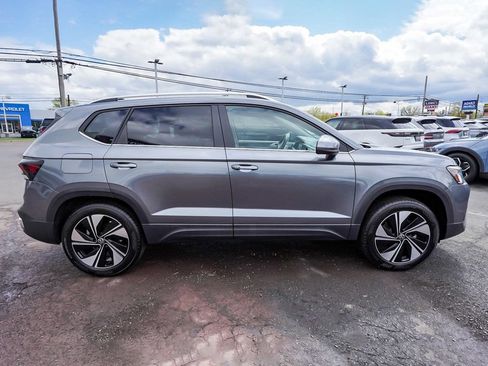 Used 2025 Volkswagen Taos SE AWD/4WD image 46
