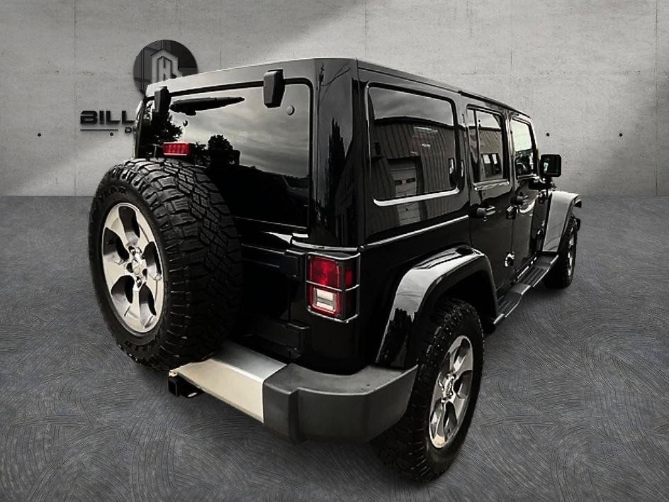 Used 2012 Jeep Wrangler Unlimited Sahara w/ Dual Top Group AWD/4WD image 6