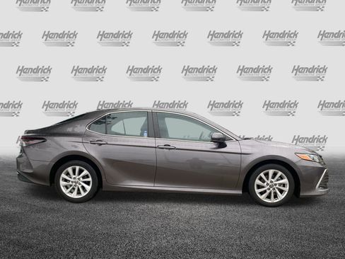 Used 2022 Toyota Camry LE image 11