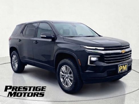 Used 2026 Chevrolet Traverse LT AWD/4WD image 1