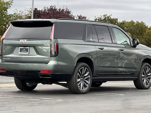 Used 2023 Cadillac Escalade ESV Sport w/ Touring Package image 4