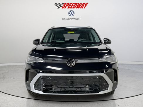 Certified 2025 Volkswagen Taos SEL image 2