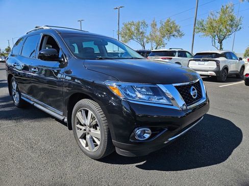 Used 2014 Nissan Pathfinder Platinum w/ Platinum Premium Package FWD image 3