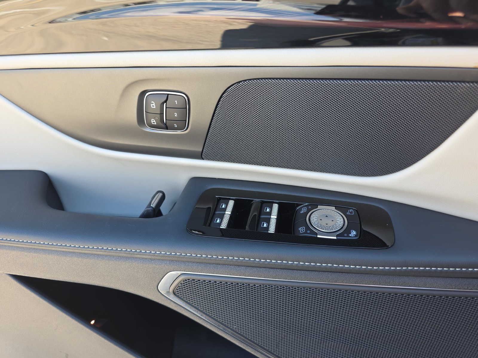 Used 2024 Lincoln Nautilus Premier AWD/4WD image 25