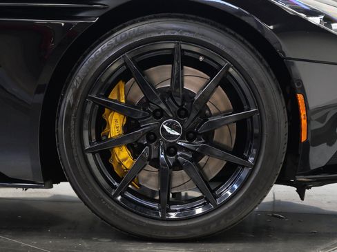 Used 2020 Aston Martin DB11 Volante image 35