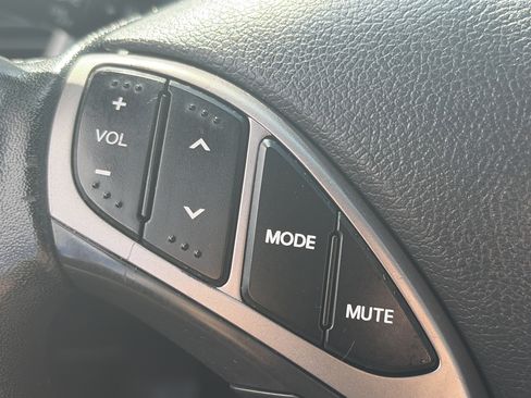 Used 2013 Hyundai Elantra Limited w/ Technology Pkg FWD image 14