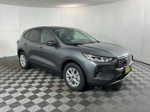 Used 2025 Ford Escape Active w/ Active Premium Tech Pack image 3