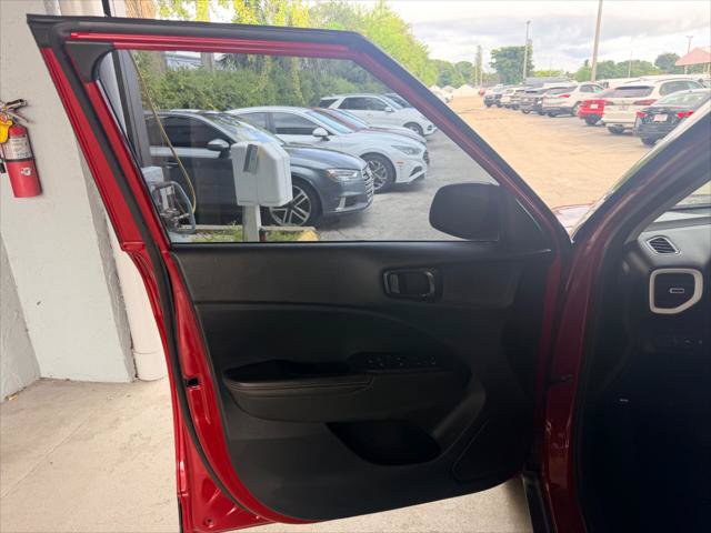 Used 2022 Hyundai Venue Limited w/ Cargo Package FWD image 23