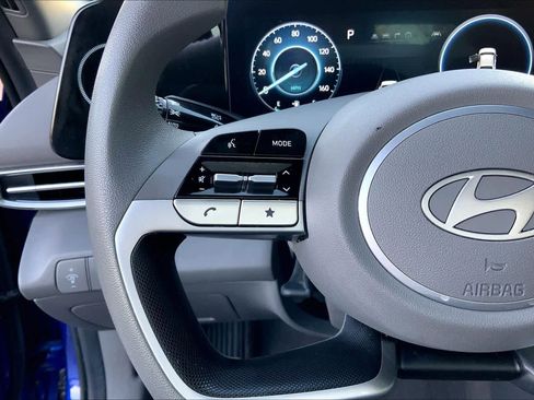 Used 2024 Hyundai Elantra SEL image 24