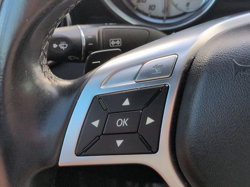 Used 2014 Mercedes-Benz SLK 250 image 21