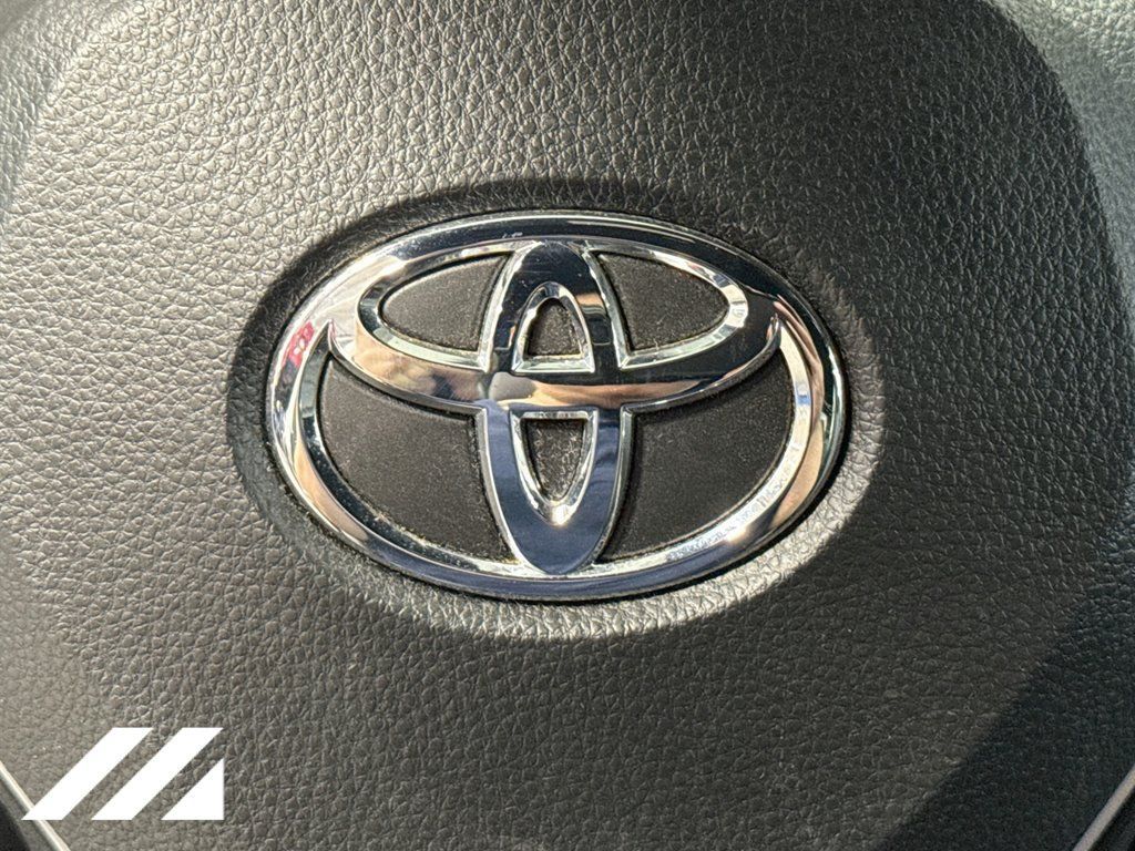 Used 2023 Toyota Corolla SE w/ Carpet Mat Package (TMS) FWD image 32