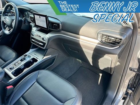 Used 2022 Ford Explorer XLT w/ Equipment Group 202A image 28