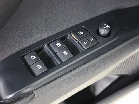 Used 2020 Toyota Camry SE image 18