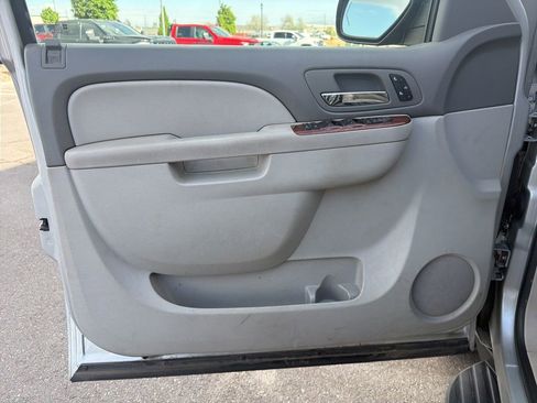 Used 2011 Chevrolet Suburban LT w/ Luxury Package image 6