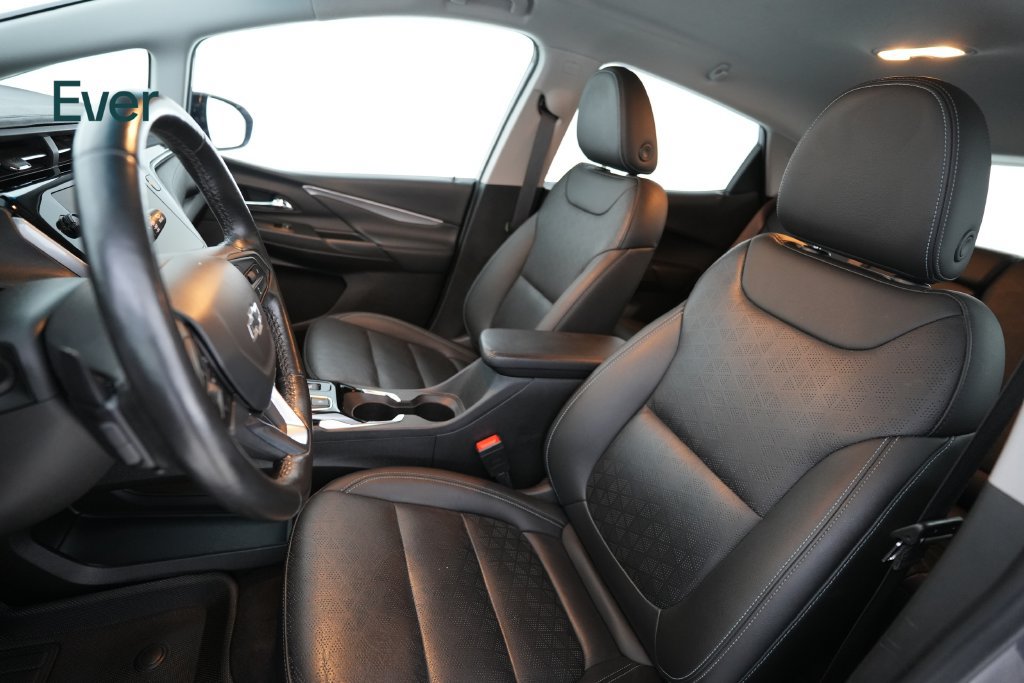 Used 2022 Chevrolet Bolt LT w/ Infotainment Package FWD image 4