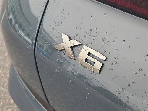 Used 2022 BMW X6 M50i image 5