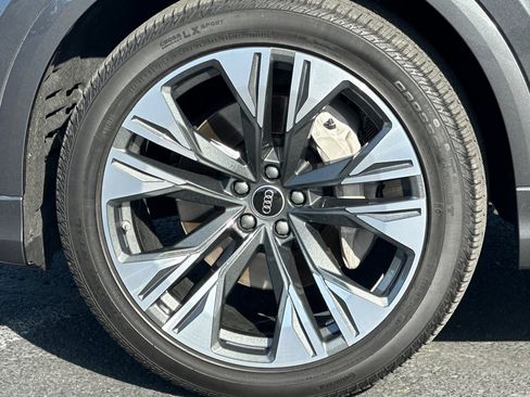 Used 2025 Audi Q8 Premium Plus w/ Premium Plus Package image 11