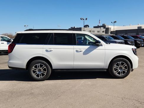 New 2026 Ford Expedition Active image 14