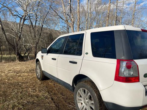 Used 2008 Land Rover LR2 SE image 4