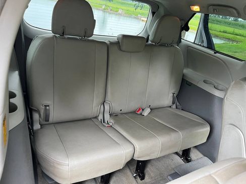 Used 2014 Toyota Sienna XLE w/ Entertainment Package AWD/4WD image 7