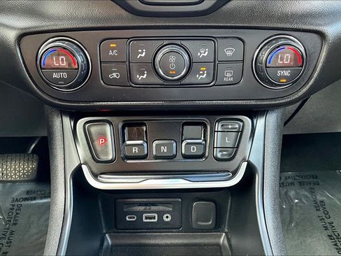 Used 2020 GMC Terrain SLT image 26